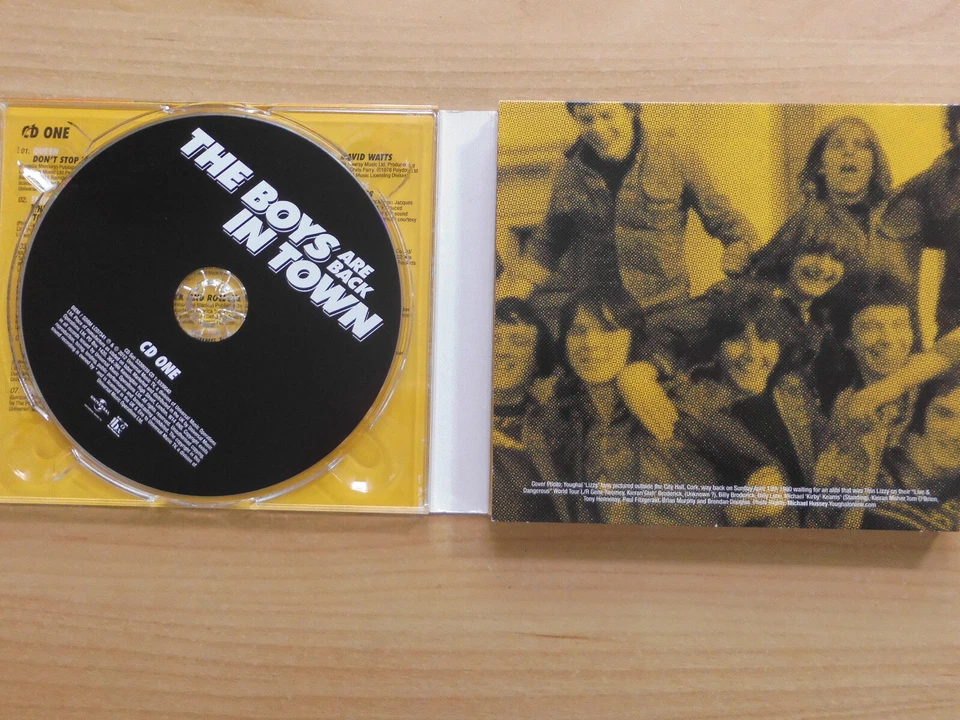 THE BOYS ARE BACK IN TOWN 3CD: QUEEN SWEET THIN LIZZY  WHO DEEP PURPLE 10cc KISS - Bild 2 von 4
