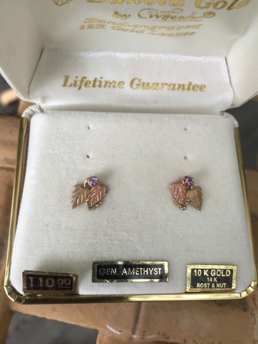 Dakota Gold, von Wheeler, handgravierte 12k Blattgold Ohrringe, mit Amethyst  - Bild 2 von 4