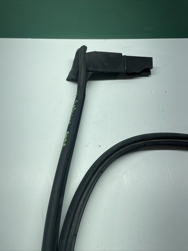 2008 Chrysler Sebring Door Weather Strip Right 05076134AG OEM - Picture 4 of 10