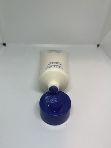 Diamonds And Sapphires Elizabeth Taylor Women Perfumed Body Lotion 100mL Sealed - Picture 2 of 3