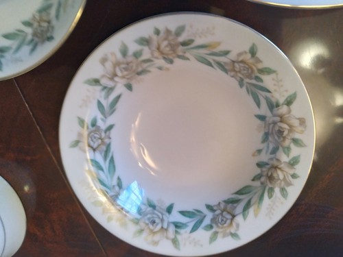 NORITAKE CHINA ALAMEDA 520 PATTERN 56 PC SET - SERVICE FOR EIGHT - Picture 7 of 10