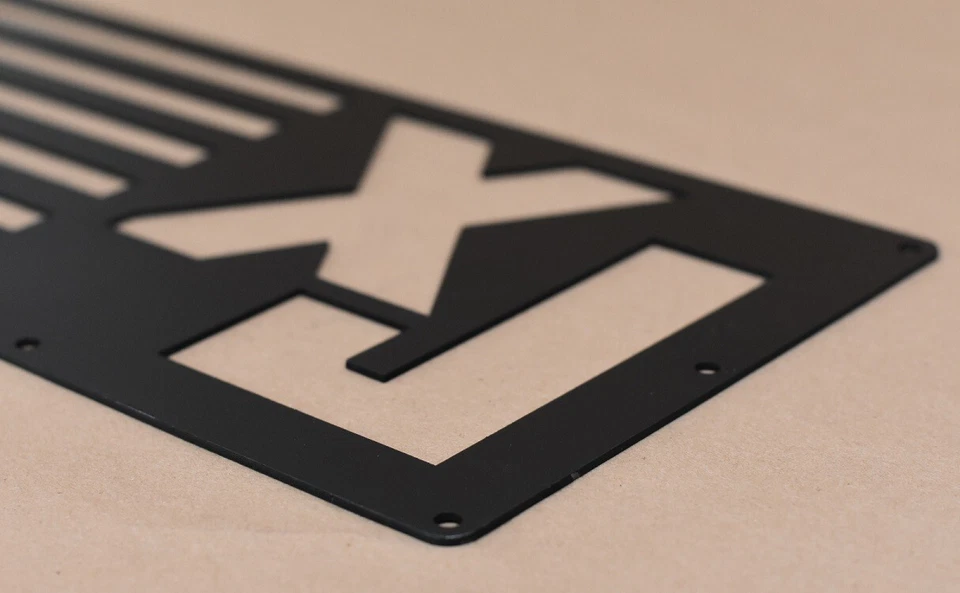 [SR] Cubierta de Bolsillo Placa Cubby Carga Logo V1 para 84-01 Jeep Cherokee XJ (Negro) Foto 3 de 3