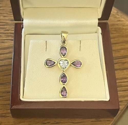 9ct Yellow Gold Blue Topaz & Amethyst Cross Pendant , 3.5g, 1 1/2 Inches Length - Picture 2 of 5