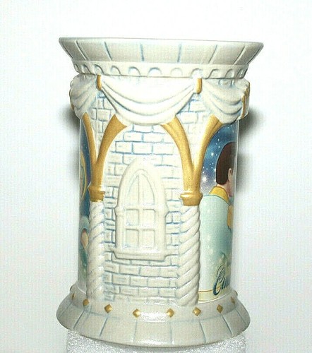 Taza Castillo 3D Exclusiva de Cenicienta y Príncipe Disney Stores pintada a mano 14 OZ Nuevo - Imagen 2 de 12