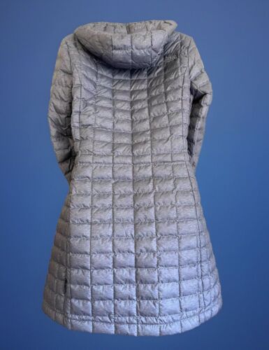 Neu mit Etikett brandneu THE NORTH FACE ThermoBall Eco isolierter Damenparka mit Kapuze – grau - Bild 4 von 20