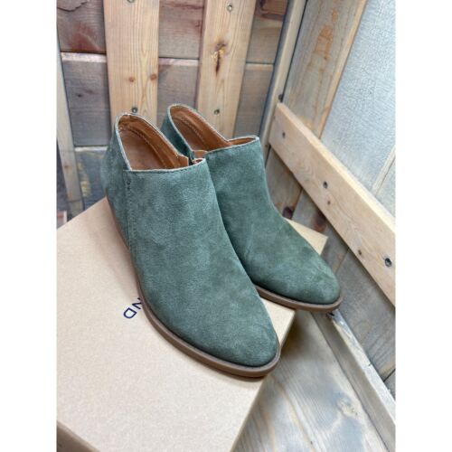 US7.5 LUCKY BRAND Fanky Olive Suede Leather SIDE-ZIP Heeled Ankle Boots Booties - Picture 3 of 9