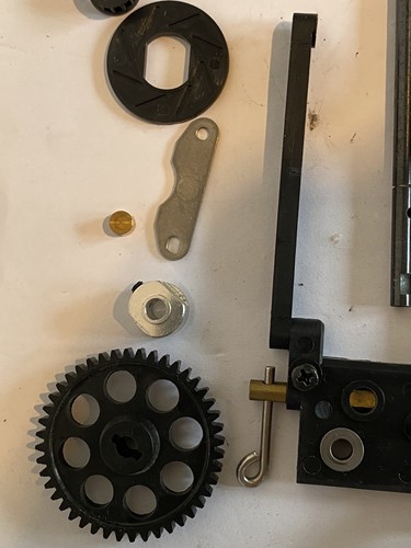 F 2004 Formel 1 Kyosho/DeAgostini / Antriebsteile,Bremse,Differential,Zahnriemen - Bild 8 von 9
