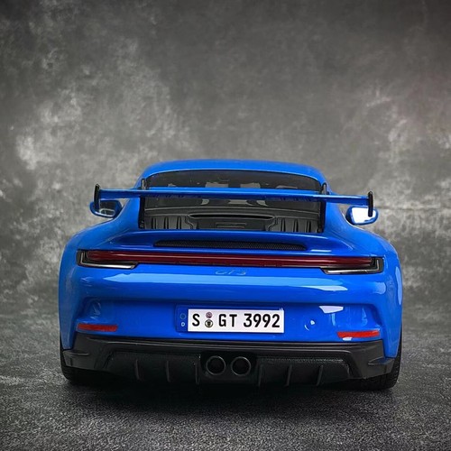 Maisto 1/18 Diecasts Porsche 911 992 GT3 2022 open & close car model Blue rivera - Picture 11 of 12