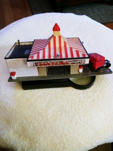 Railroad Layout Kentucky Fried Chicken Building - Picture 5 of 12