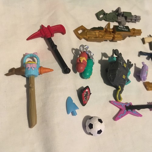 Fortnite Loot Battle Box Weapons Crate 19 Pieces Used Accessories Back Bling - Picture 2 of 5