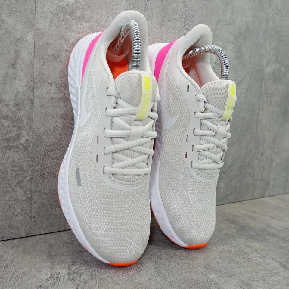 Nike Revolution 5 Running Shoes Women's Size UK 5.5 Light grey Athletic Sneakers - Image 2 of 4