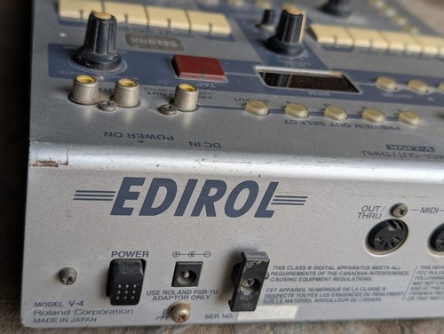 EDIROL V-4 4-CHANNEL VIDEO MIXER - Picture 11 of 14