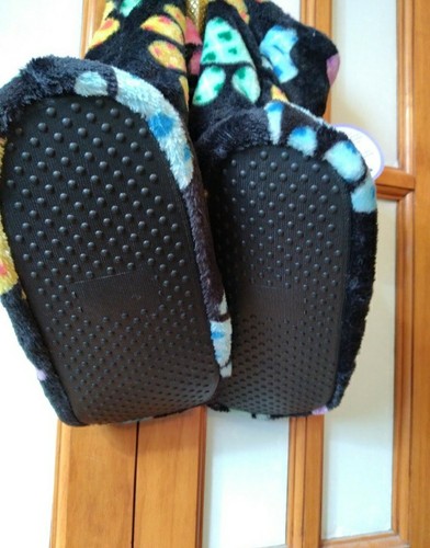 Women's ANIMAL RESCUE SITE. Dog Paw Fleece Slippers Socks Women's S-M New w Tag  - Picture 3 of 8