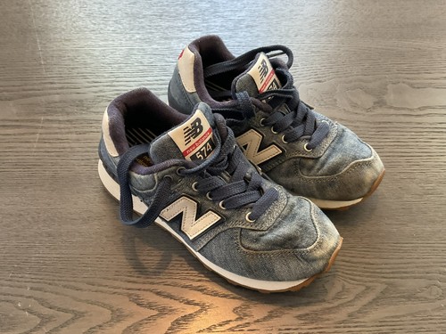 Scarpe classiche New Balance 574 giovani taglia 12 blu rosso NB sneakers sportive - Foto 1 di 6