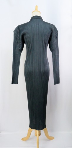 Vestido Chaqueta Larga PLEATS PLEASE Verde Cremallera Frontal ISSEY MIYAKE 362 9341 - Imagen 4 de 5