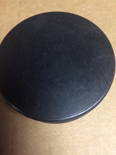VINTAGE HOCKEY PUCK MADE IN Czechoslovakia🏒🥅 beidseitig blank 🏒 - Bild 1 von 6