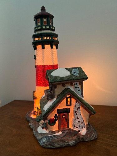 SANTA'S WORKBENCH 1999 Canoe Point Lighthouse CHRISTMAS VILLAGE 479-4780 - Picture 5 of 13
