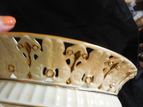 Lenox Florentine and Pearl Footed Centerpiece Bowl 24K Gold Trim (Discontinued) - Picture 7 of 12