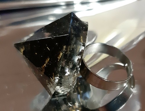 ANELLO Piramide TORMALINA NERA 1 Chakra ORGONITE Acciaio Energia Punta Yoga buio - Picture 1 of 5