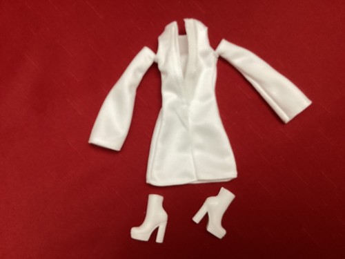 BARBIE #6 LOOKS DOLL WHITE OUTFIT OPEN SHOULDER DRESS BOOTS COMPLETE - Picture 3 of 7