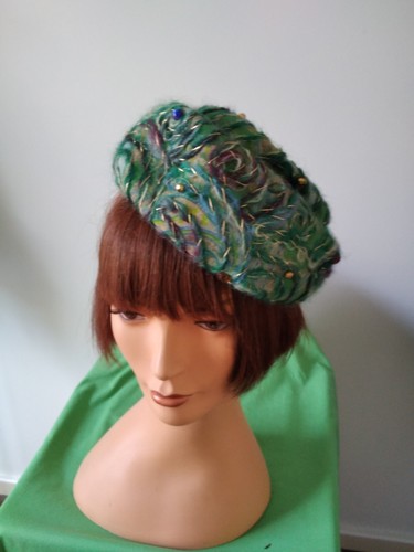 1950,s fab green mettalic wool and coloured stones breton style hat.Fab! - Picture 2 of 7