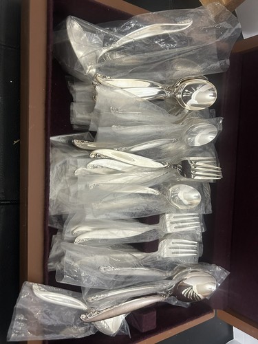 56 Piece Leilani 1847 Rogers Bros Silverware Set Wood Case - Picture 4 of 19