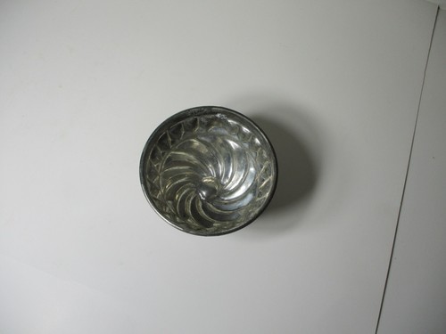 ANTIQUE TIN LINED SMALL COPPER JELLO CAKE PUDDING MOLD GERMANY SWIRL - Picture 3 of 6