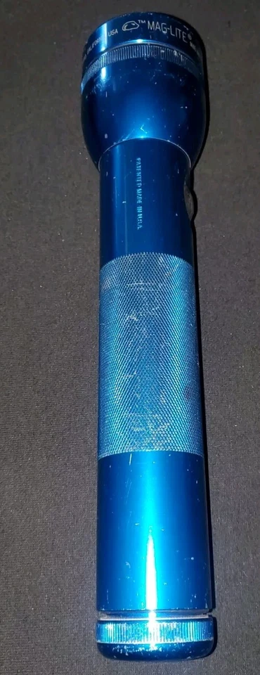 Linterna LED de actualización vintage azul Mag-Lite celda 2D Foto 2 de 4