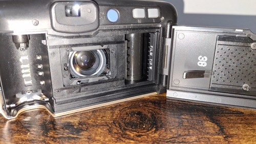 Bell & Howell PZ3300 35mm Film Point & Shoot Camera (38-120mm Power Zoom lens) - Picture 17 of 24