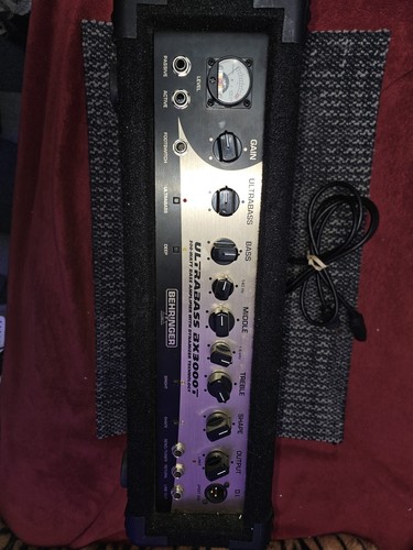 Behringer Ultrabass BX3000T 300watts w/Dynamizer Technology - Picture 7 of 9