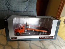 NIB 1/64 Orange International IH 8600 Rollback Tow Truck SpecCast