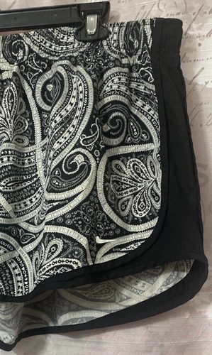 NIKE Women's Dri-FIT Tempo All Over Print Athletic Shorts Sz XXL Black/White - Picture 4 of 18