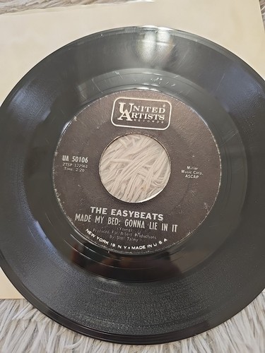 Easybeats-Friday On My Mind / Made My Bed, Gonna Lie in It United Artists 45 VG+ - Foto 2 di 3