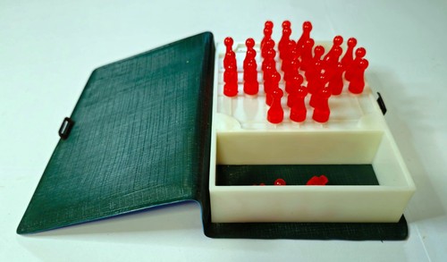 5 Vintage Mini TRAVEL GAMES π² Chess / Dominos / Solitaire π² circa 1980s - Picture 17 of 24