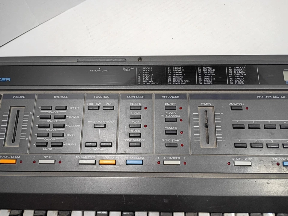 Estación de trabajo sintetizador Roland E-20 61 teclas con altavoces probados 10 teclas no funciona Foto 4 de 4