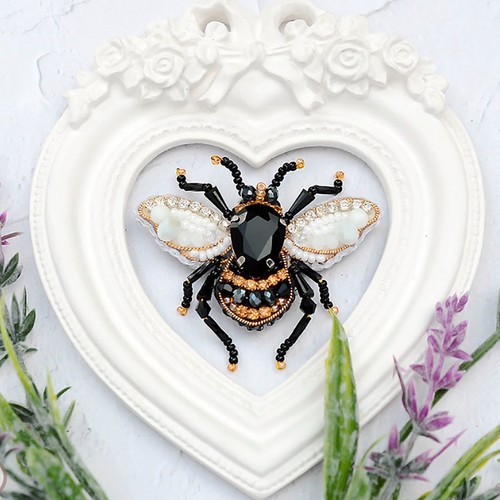 Tela Artis Bead Embroidery Kit Bee Brooch, Needlepoint Kit, DIY Beaded Queen Bee - Picture 2 of 7