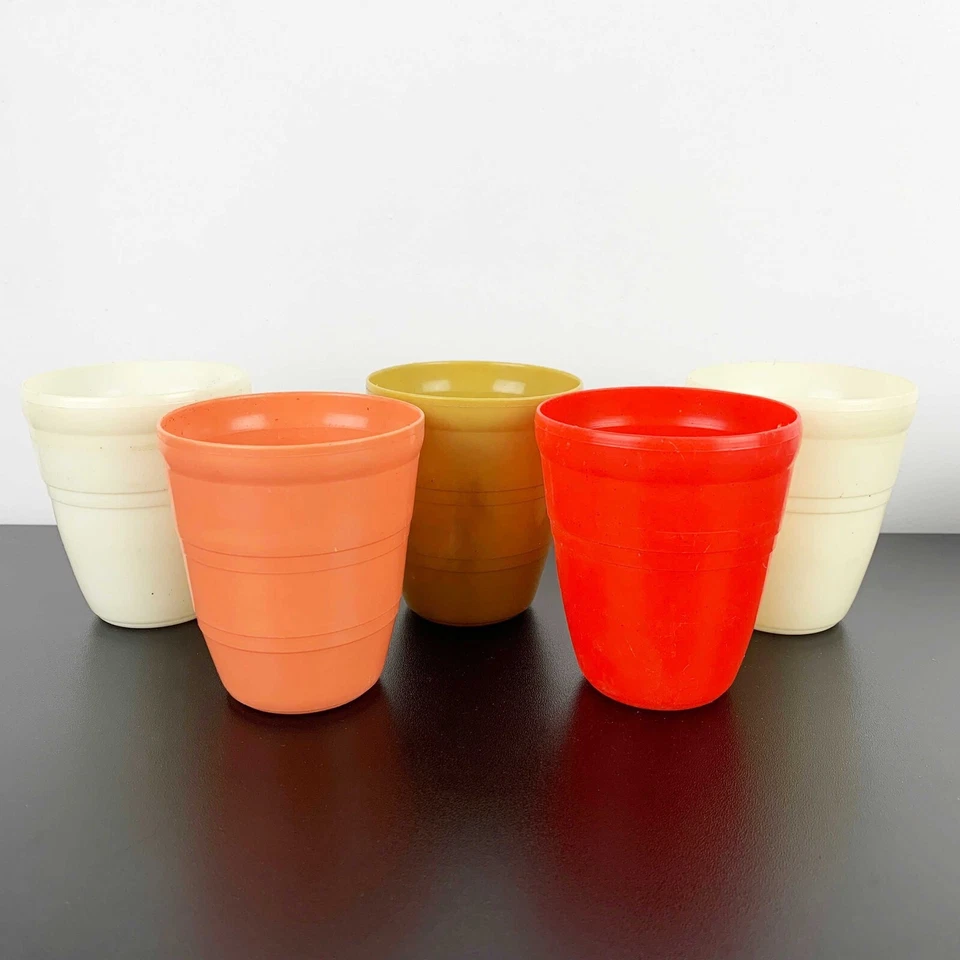 Artículos de picnic de plástico vintage Vogue Australia cuenco de melamina vasos Goodwill Prod Foto 3 de 4