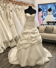 Boho Satin Beaded Wedding Dresses Sleeveless A Line Tulle Bridal Gowns