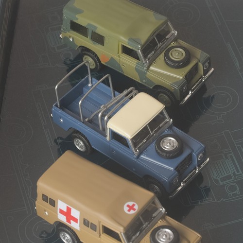 Cararama Hongwell M&S, 1971 Series 3 Land Rover, Triple Pack, 1/72, Red Cross - Picture 12 of 24