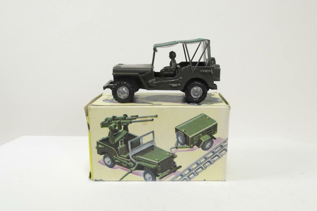FJ 103 - miniature Jeep-Capote-Vert foncé-A B FJ 103 - miniature Jeep-Capote-Vert foncé-A B