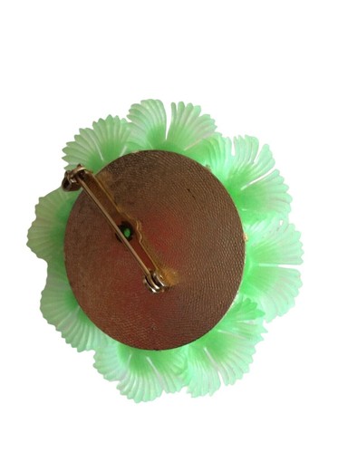 Vintage Green Flower Clusters Plastic Brooch - Picture 3 of 3