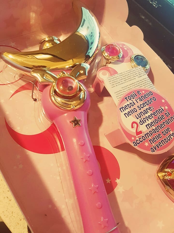 Scettro lunare SAILOR MOON gadget omaggio + batterie + anelli e libretto Scettro lunare SAILOR MOON gadget omaggio + batterie + anelli e libretto