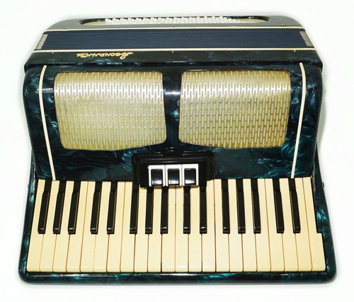Folk Piano Accordion Vesnyanka made in Ukraine 96 Bass Buttons, New Straps 2273 - Picture 6 of 13