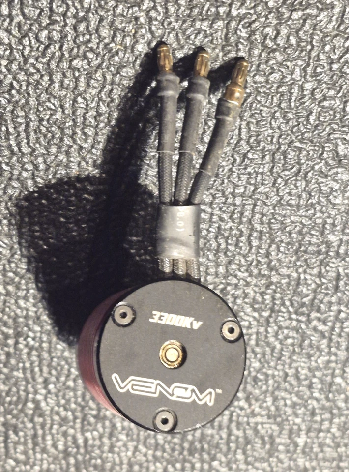 MOTOR SIN ESCOBILLAS VENOM V540 3300KV Foto 2 de 3