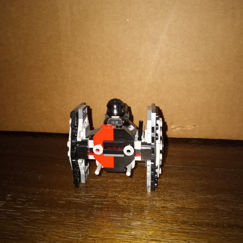 Lego Star Wars 1st Order Tie Fighter 75194 - Picture 5 of 6