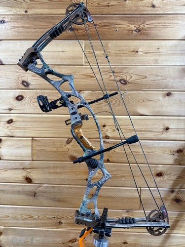 Nicw Hoyt Trykon compound bow RH Camo Hunting Package 75th ANN. 70lb 28"
