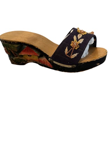 Vintage 1940s Asian Carved Tiki Hut Palm Trees Open Toe Wood Clog Bakya HEELS - Picture 7 of 7