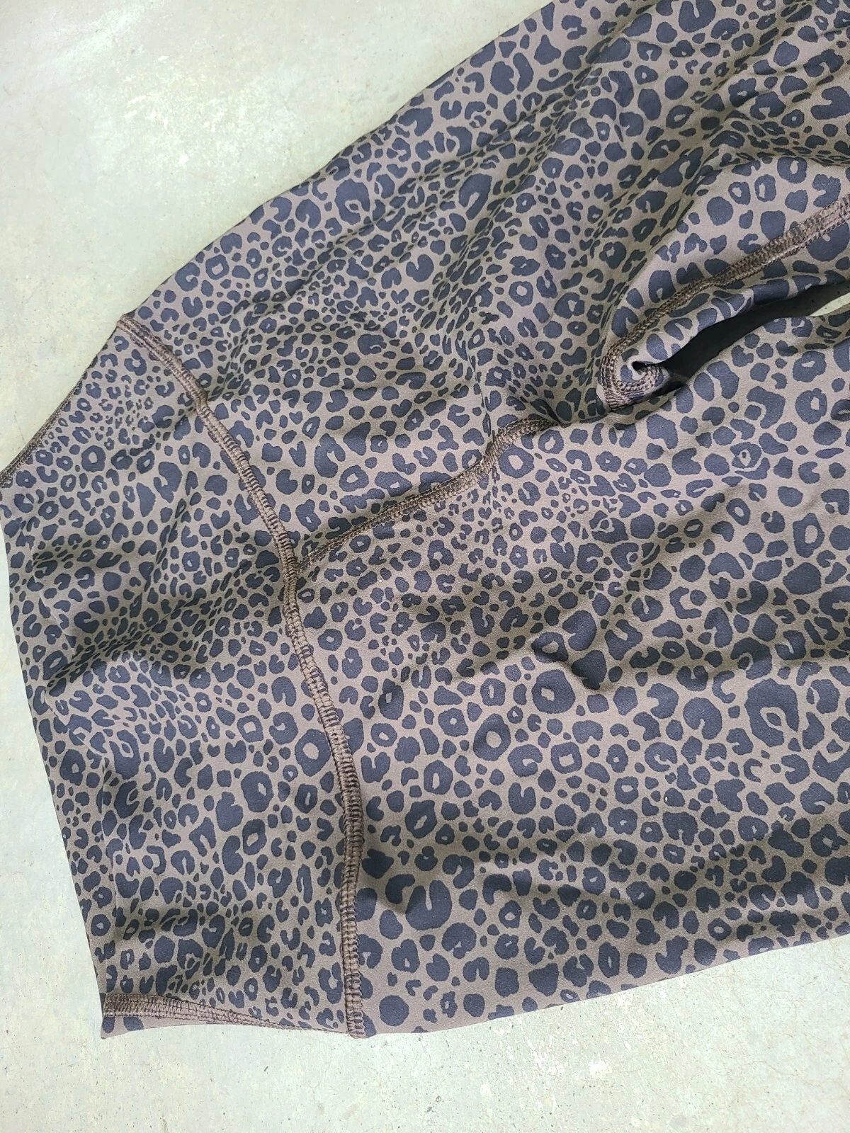 alo-yoga high waisted cheetah print leggings