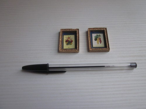 2 Quadri Casa Bambole 1:12-Cornice Color Oro-Stampe Floreali-3,5x2,5 cm-Vintage - Foto 5 di 8