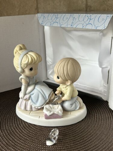 DISNEY “YOUR LOVE IS A PERFECT FIT” Precious Moments #790023 Cinderella Wedding - Picture 6 of 9